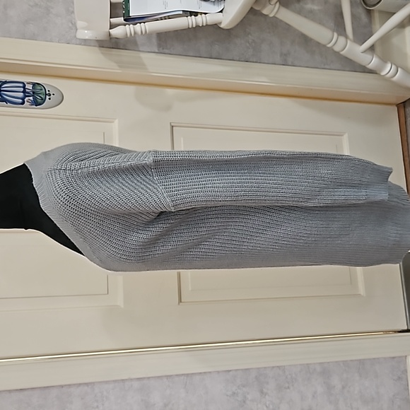 "SAY WHAT" Sz. L. Two-tone, gray /cream, long-sleeved, midi, sweater dress. - Picture 2 of 12